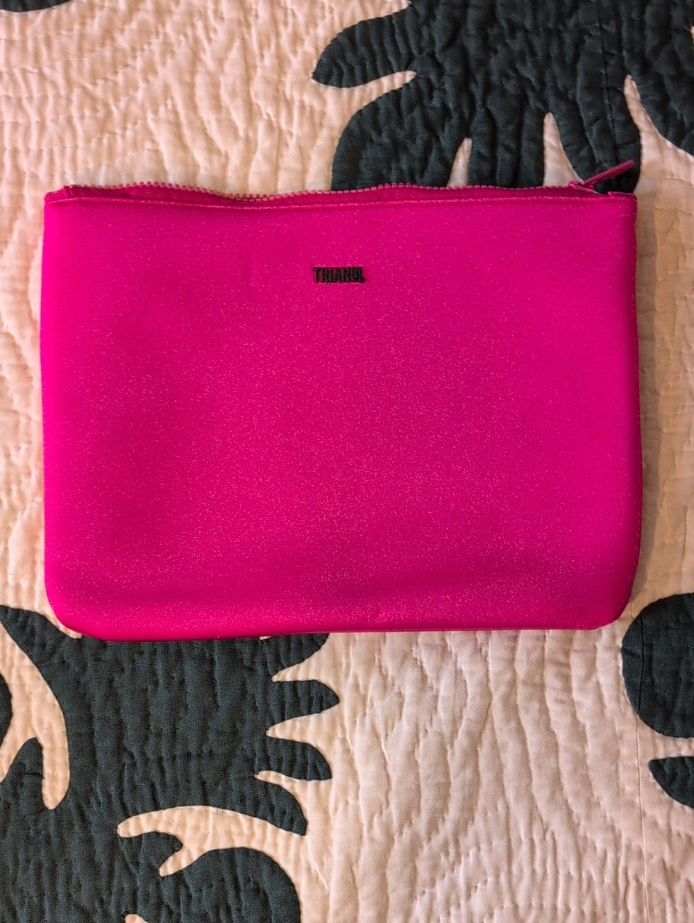 Triangl neoprene zipper pouch 👝